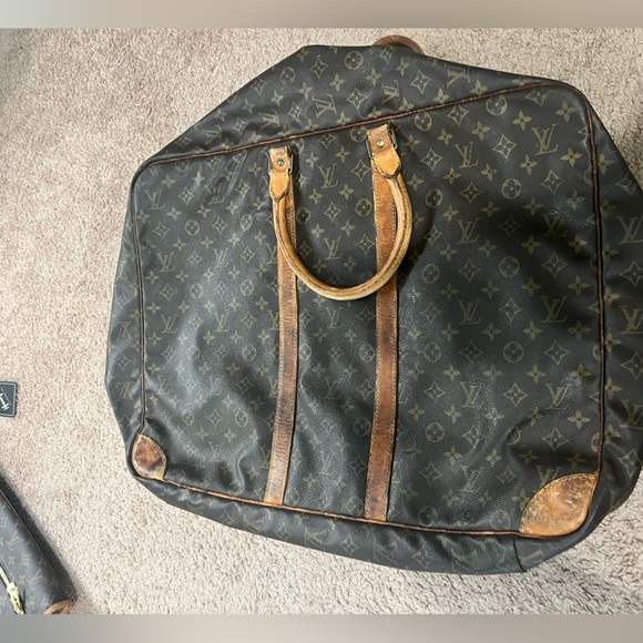 Louis Vuitton Vintage Monogram Zip Around Travel Bag - Authentic - Picture 9 of 10